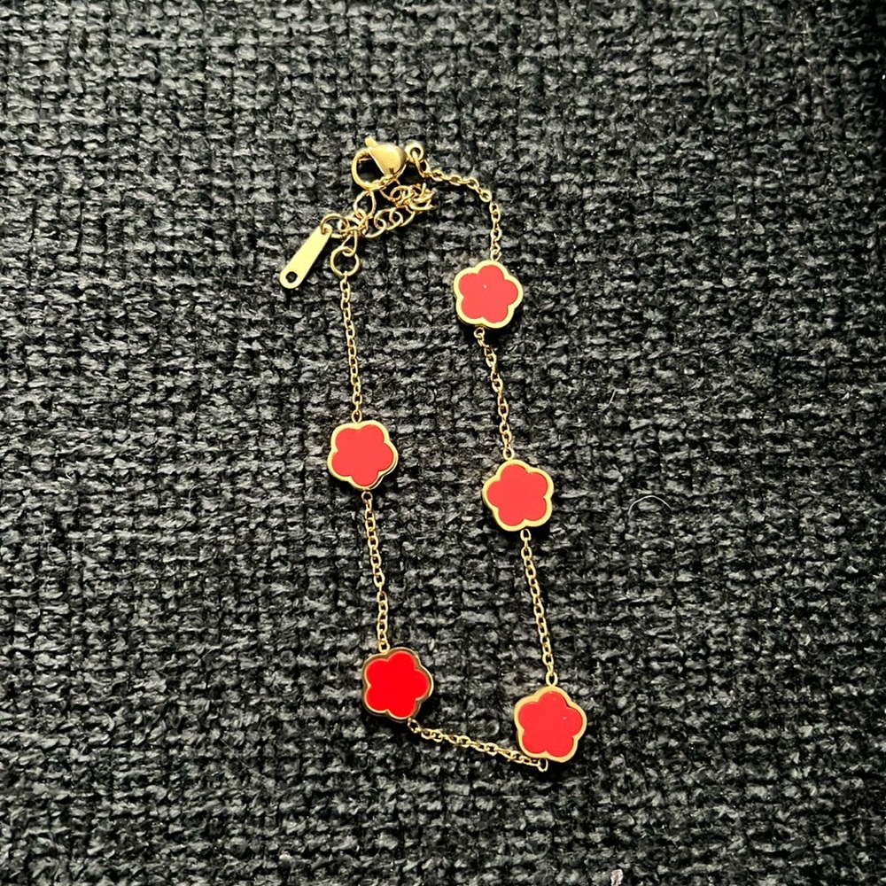 Red clover leaf bracelet